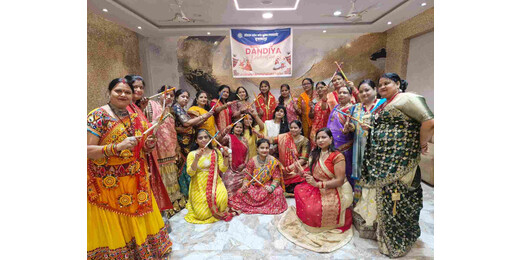डॉ. निहारिका संग सोशल वर्कर फॉर वूमेन एंपावरमेंट ने मनाया रंगारंग डांडिया उत्सव
